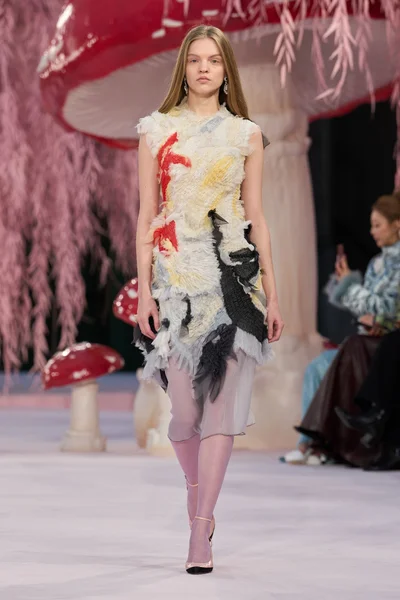 Look 24